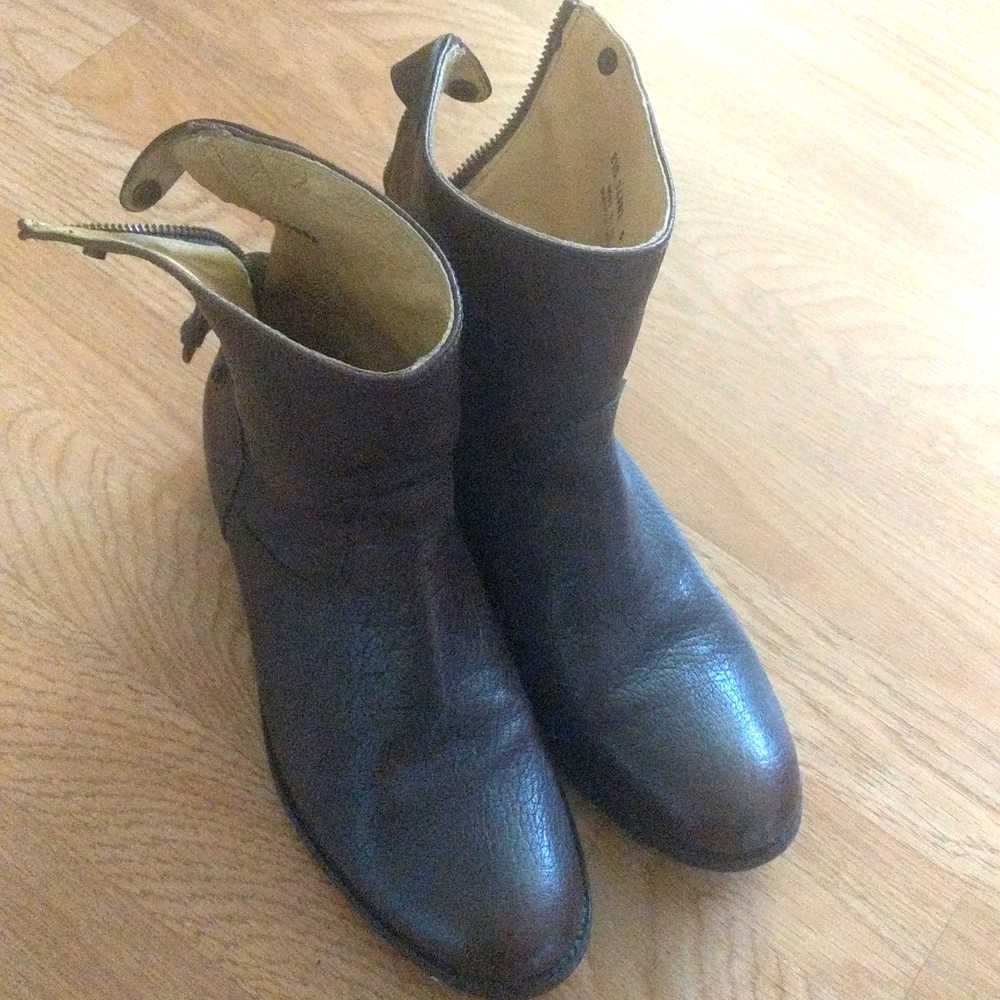 Women's Frye leather boots size 8.5